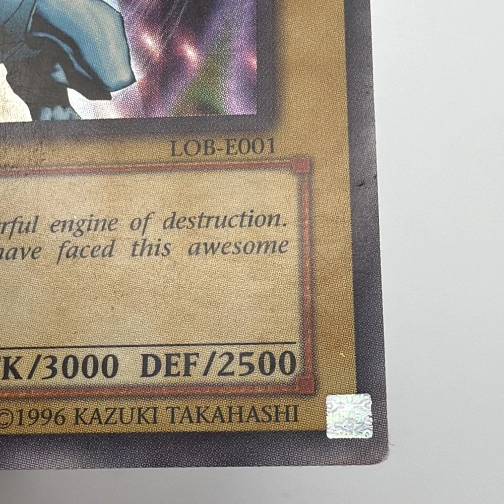 Yugioh Blue-Eyes White Dragon LOB-E001 Ultra Rare